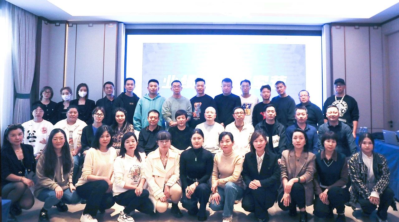 ҵ������̽��ӪԲ�����С��½�վح�г��˶�